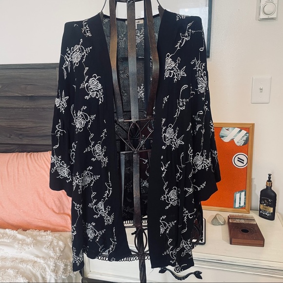 bleuh ciel Sweaters - Bleuh Ciel - black and white embroidered kimono